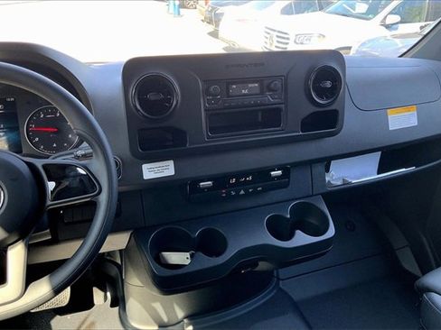 Used 2024 Mercedes-Benz Sprinter 2500 image 5