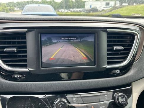 Used 2023 Chrysler Voyager LX FWD image 10
