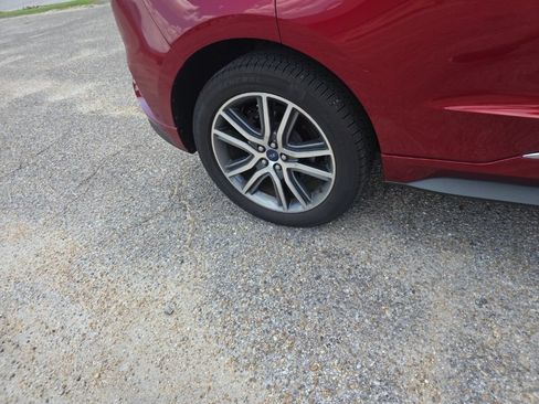 Used 2019 Ford Edge Titanium w/ Equipment Group 301A FWD image 18