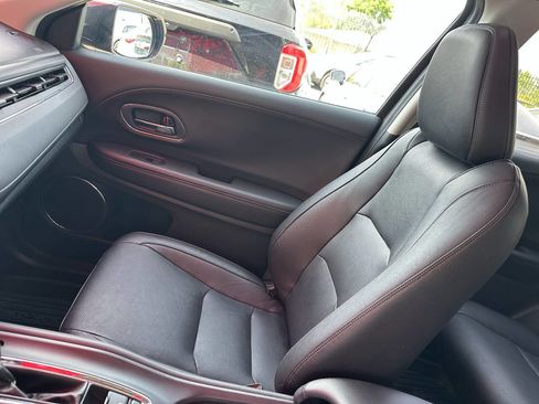Used 2020 Honda HR-V Touring image 39