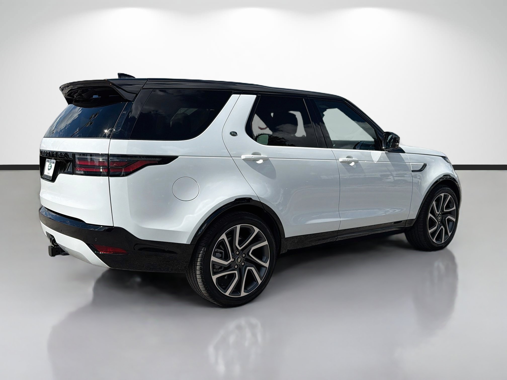 Used 2025 Land Rover Discovery Dynamic SE AWD/4WD image 5