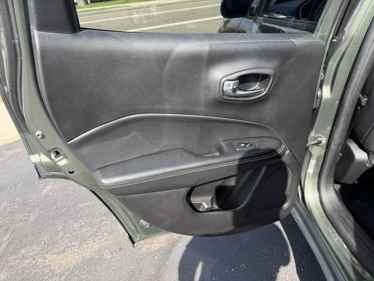 Used 2019 Jeep Compass Latitude AWD/4WD image 14