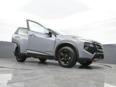 Used 2025 Nissan Rogue SV AWD/4WD image 50