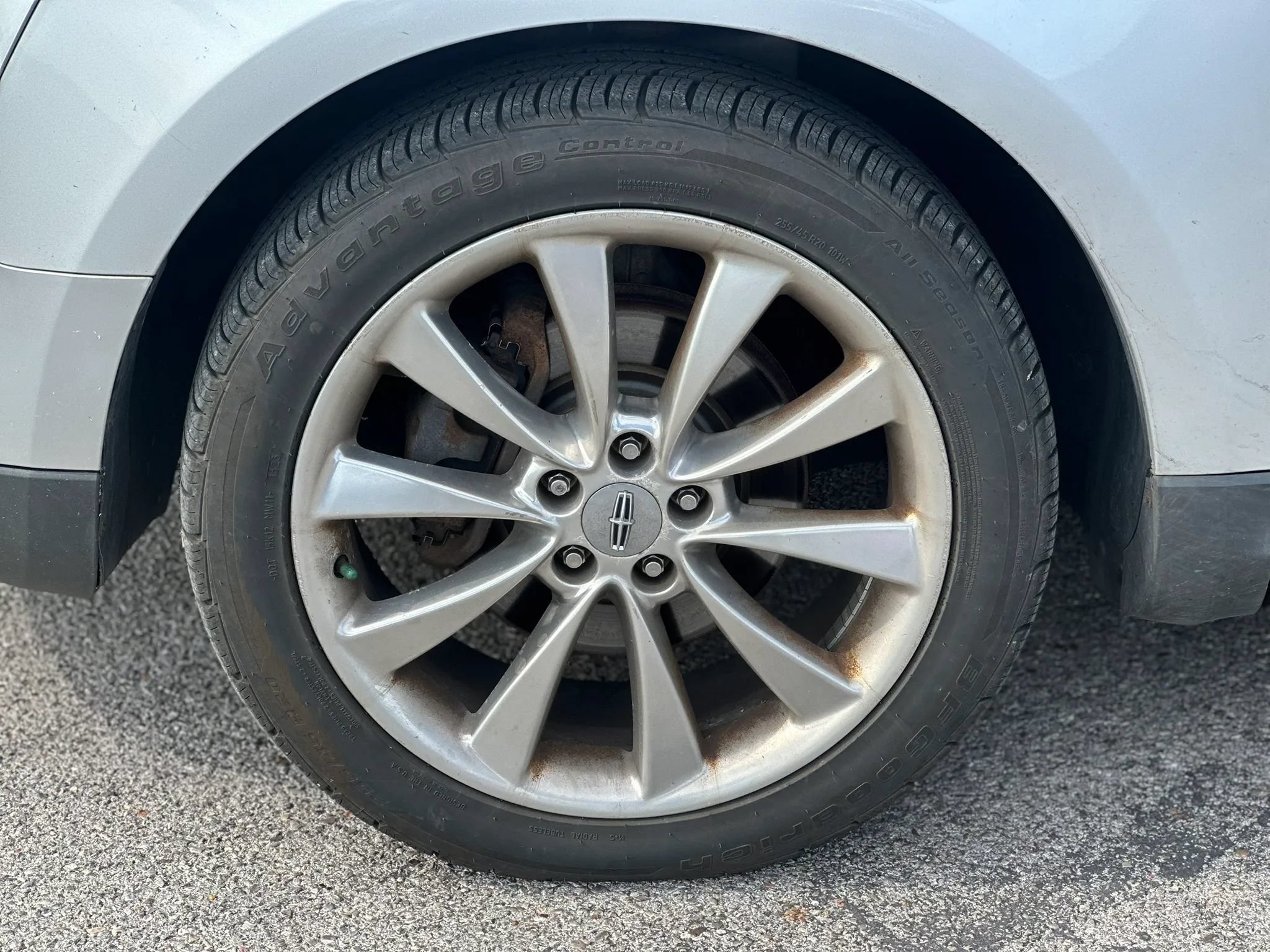 Used 2012 Lincoln MKT AWD image 26