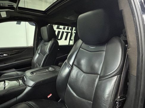 Used 2016 Cadillac Escalade ESV Platinum RWD image 18