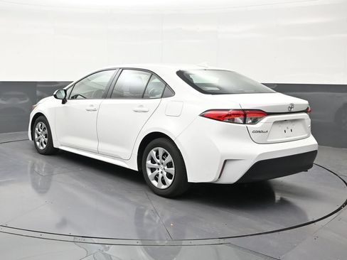Used 2025 Toyota Corolla LE FWD image 3