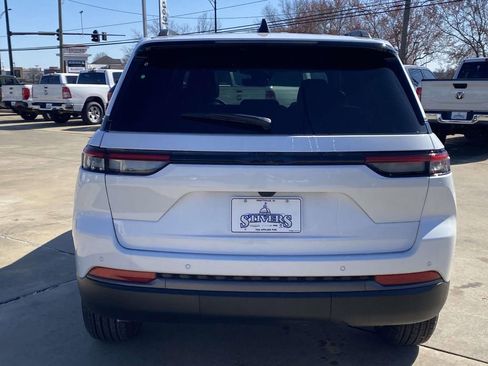 New 2026 Jeep Grand Cherokee Altitude RWD image 31