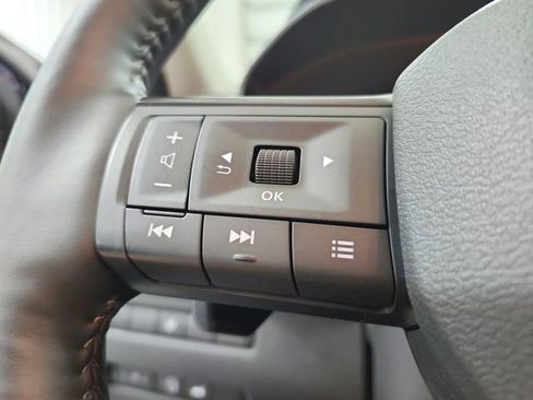 Used 2025 Nissan Rogue SV image 25