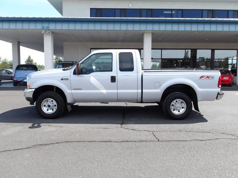 Used 2004 Ford F250 XLT AWD/4WD image 2