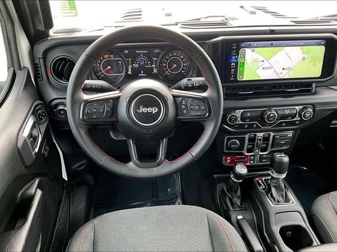 Used 2025 Jeep Wrangler Unlimited Rubicon image 5