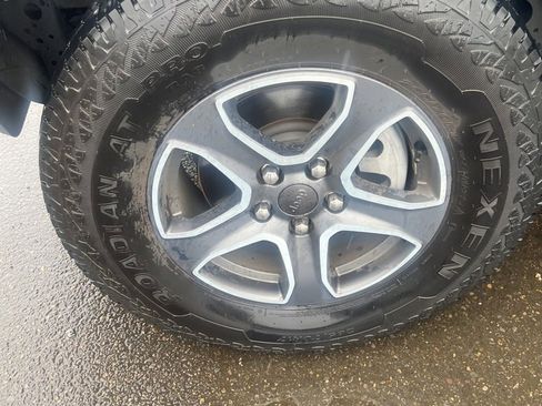 Used 2020 Jeep Wrangler Sport image 6