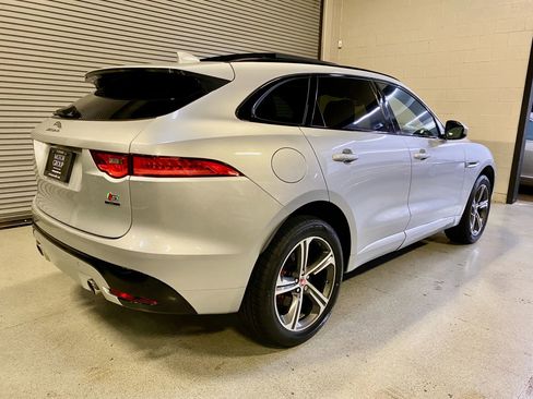Used 2019 Jaguar F-PACE S image 9