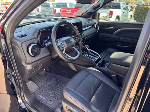 Used 2024 Chevrolet Colorado Z71 w/ Z71 Convenience Package 2 image 9