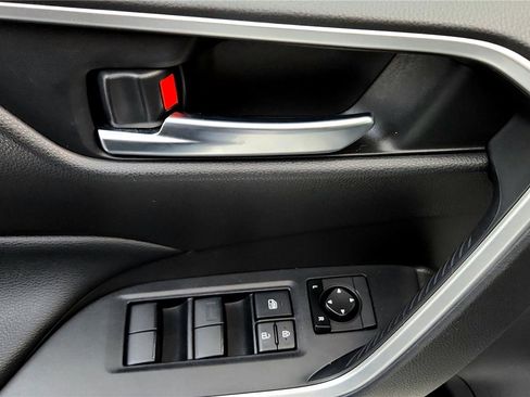 Used 2020 Toyota RAV4 XLE w/ Convenience Package image 22