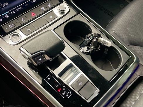 Used 2021 Audi Q8 Premium Plus image 12