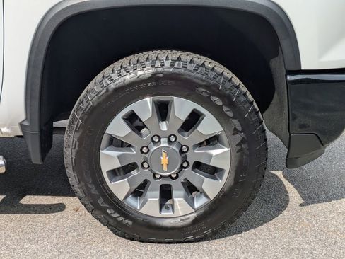 Used 2024 Chevrolet Silverado 2500 Custom w/ Custom Value Package AWD/4WD image 30