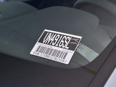 Used 2025 Volvo XC40 B5 Ultra w/ Climate Package image 31