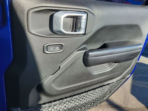 Used 2019 Jeep Wrangler Sport AWD/4WD image 12
