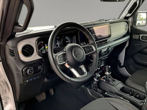 Used 2024 Jeep Wrangler Unlimited Sahara AWD/4WD image 17