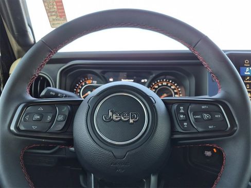 Used 2024 Jeep Wrangler Unlimited Rubicon w/ XTREMEE 35" Tire Package image 18