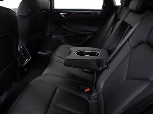 Certified 2026 Porsche Macan AWD/4WD image 37