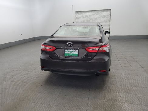Used 2018 Toyota Camry LE image 7