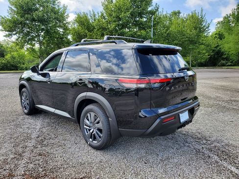 New 2026 Nissan Pathfinder SV w/ SV Premium Package FWD image 3