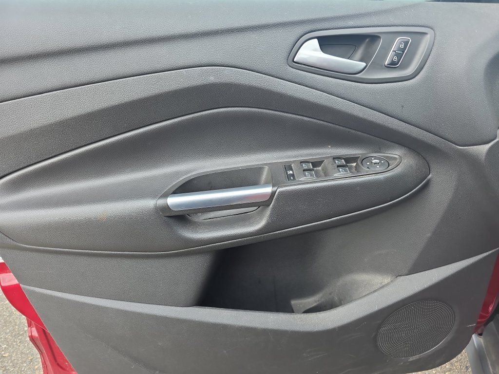 Used 2016 Ford C-MAX Energi SEL w/ Equipment Group 302A FWD image 16