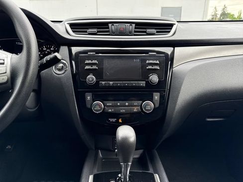 Used 2016 Nissan Rogue SV AWD/4WD image 23