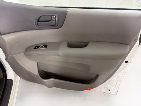 Used 2012 Kia Sedona LX w/ PWR Pkg FWD image 29