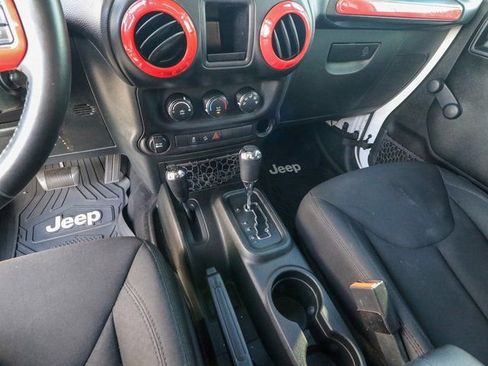 Used 2018 Jeep Wrangler Unlimited Sport w/ Connectivity Group image 19