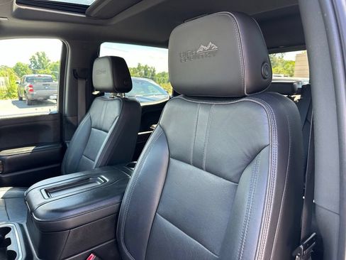 Used 2019 Chevrolet Silverado 1500 High Country w/ Technology Package AWD/4WD image 17