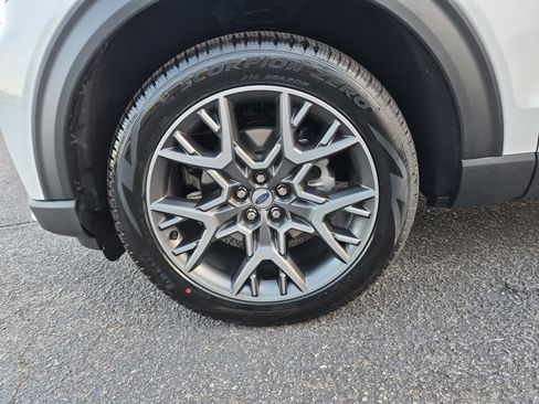 New 2025 Ford Explorer Platinum w/ Ultimate Package image 7