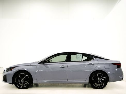 Used 2024 Nissan Altima 2.5 SR FWD image 5