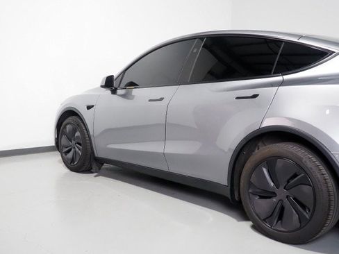 Used 2026 Tesla Model Y Long Range RWD image 60