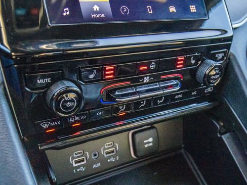 Used 2024 Jeep Grand Cherokee Altitude image 29