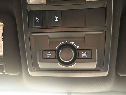 Used 2017 Toyota Tacoma TRD Off-Road w/ Tow Package (A/T) image 31