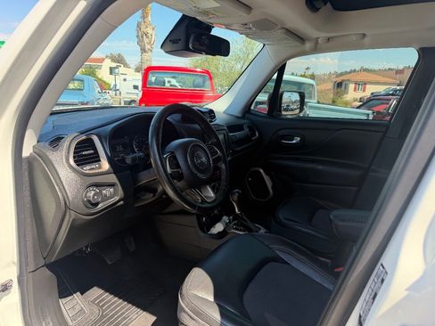 Used 2017 Jeep Renegade Trailhawk AWD/4WD image 11