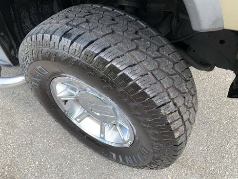 Used 2005 HUMMER H2 SUT w/ Preferred Equipment Group AWD/4WD image 9