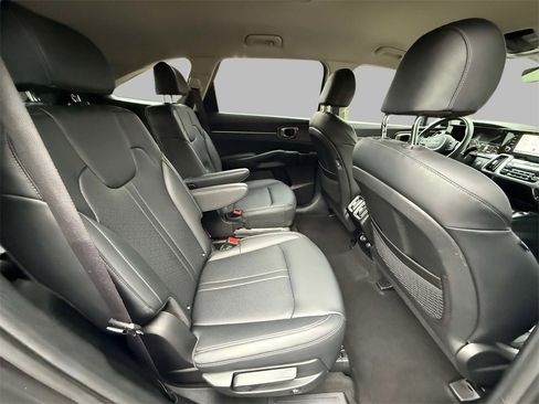 Used 2023 Kia Sorento EX image 16