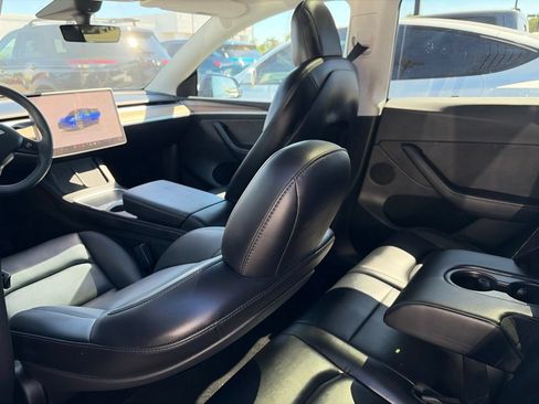 Used 2022 Tesla Model Y Long Range AWD/4WD image 7