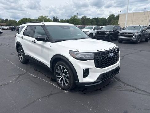 Used 2025 Ford Explorer ST-Line AWD/4WD image 4