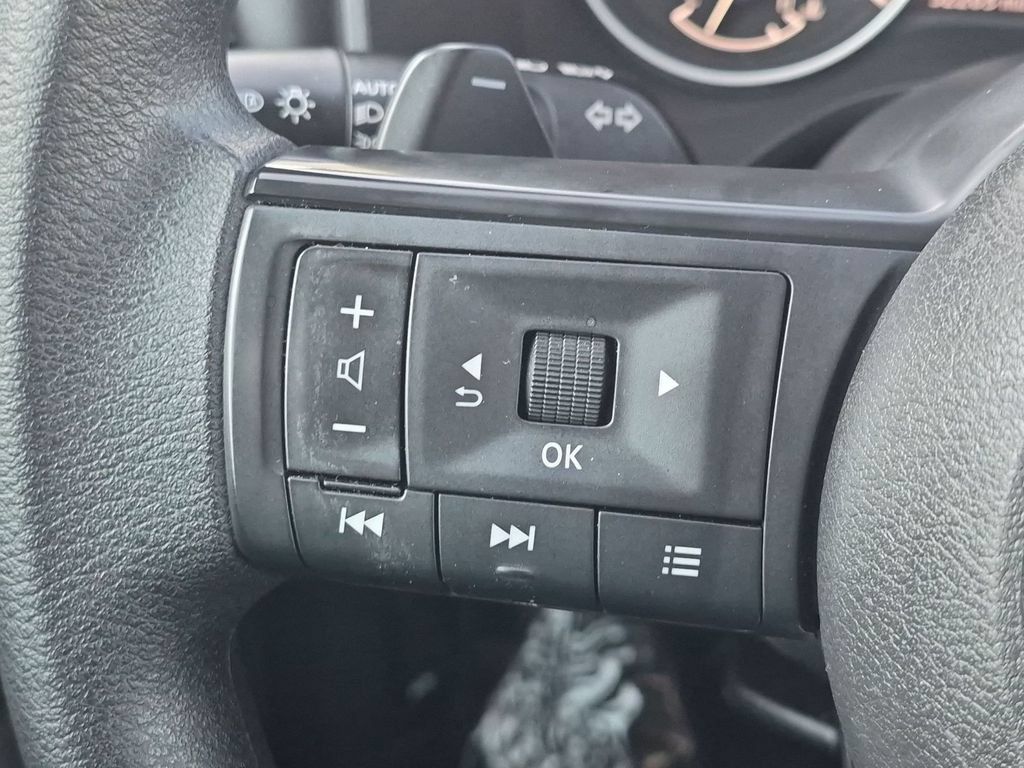 Used 2024 Nissan Rogue S AWD/4WD image 18