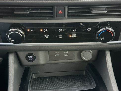 Used 2024 Nissan Rogue S FWD image 23