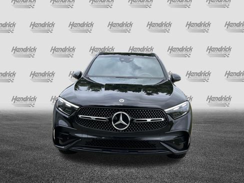 Used 2024 Mercedes-Benz GLC 300 4MATIC image 3