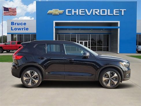 Used 2023 Volvo XC40 B4 Ultimate image 6