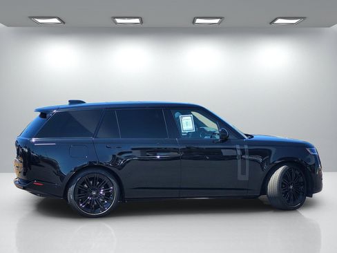 Used 2025 Land Rover Range Rover Long Wheelbase SE AWD/4WD image 3