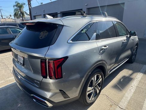 Used 2023 Kia Sorento EX w/ Panoramic Sunroof Package AWD/4WD image 3