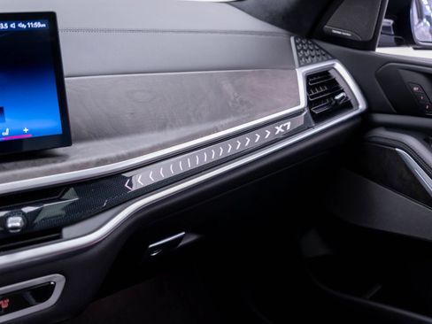 Used 2024 BMW X7 xDrive40i w/ M Sport Package AWD/4WD image 31