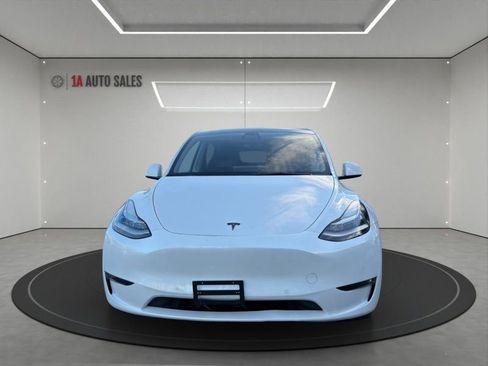 Used 2022 Tesla Model Y Long Range AWD/4WD image 8